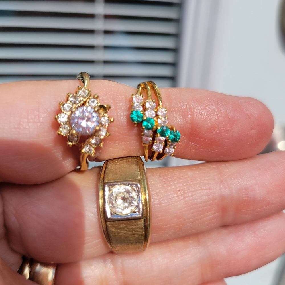 3 Costume Jewelry Rings & Faux Crystal Ring Holder Dish ~ Faux Diamonds! - Picture 4 of 16